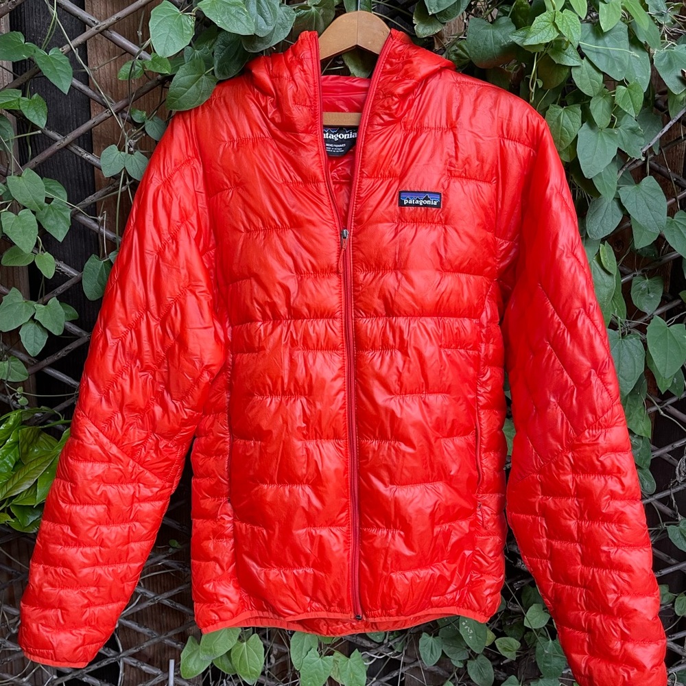 Orange extremely lightweight Patagonia Worn Wear puffer jacket. Men’s small